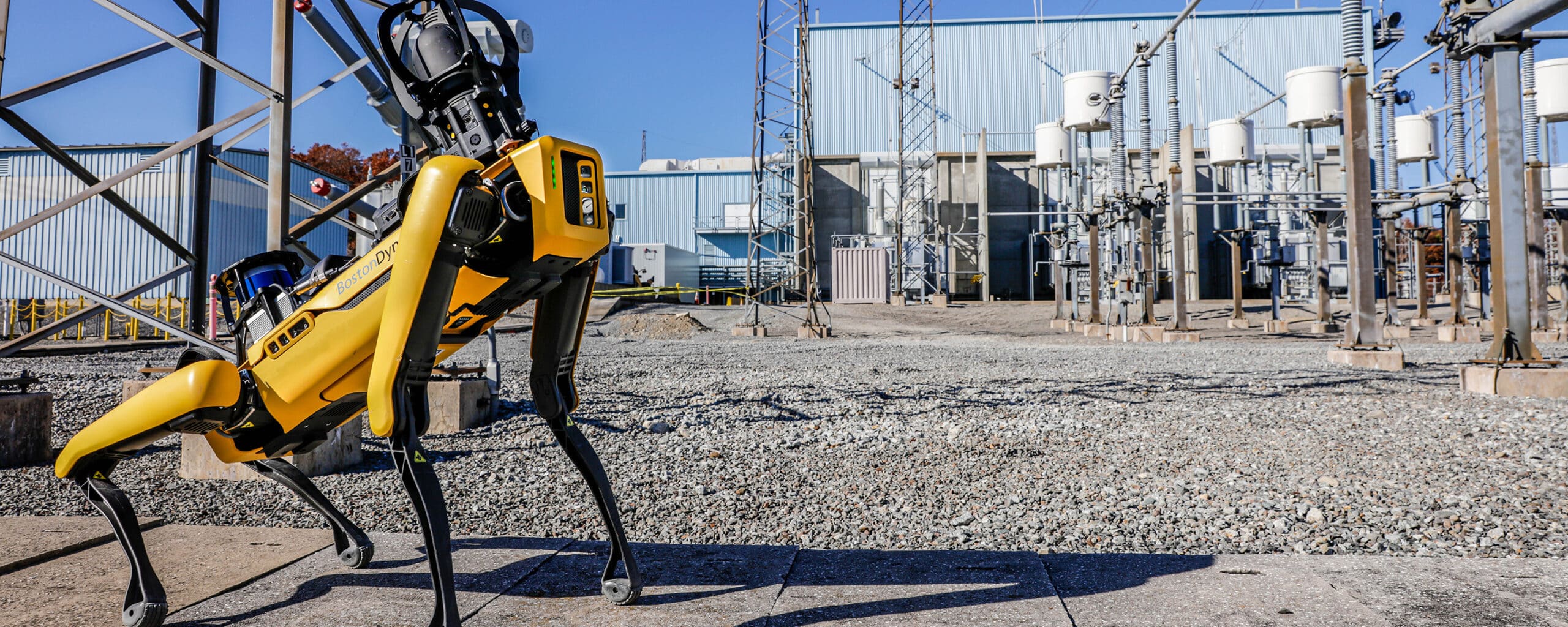 전력설비 현장을 이동하는 Boston Dynamics Spot 로봇